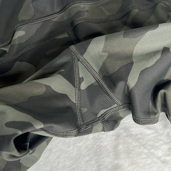 Athleta Camo Contender 7/8 Tight Size Small - Picture 9 of 9